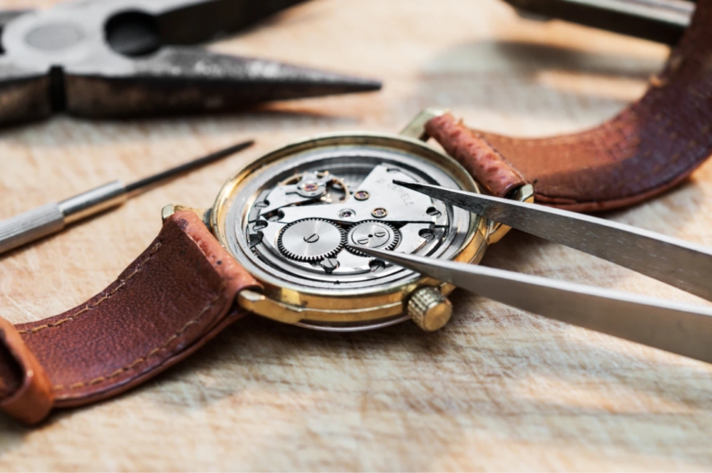 Watch.Battery and band adjustment - photo 2