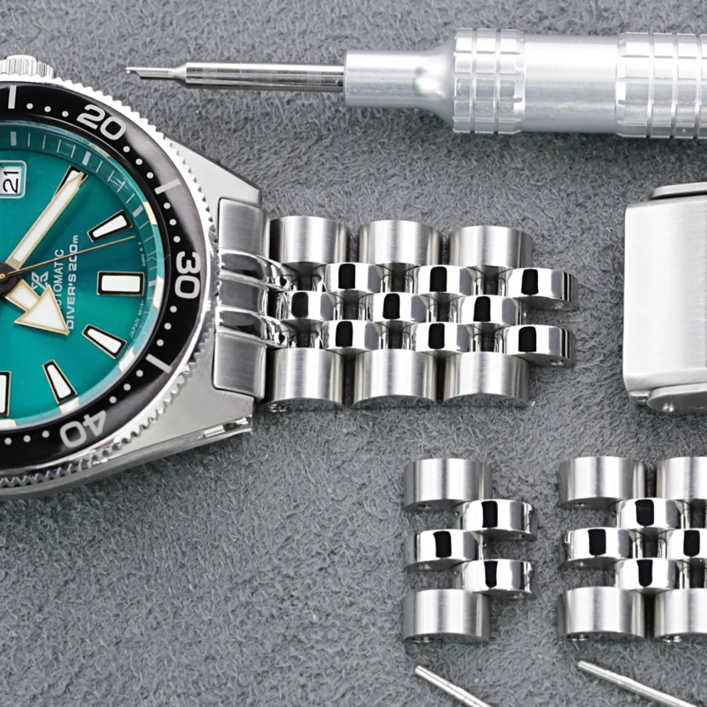 Watch.Battery and band adjustment