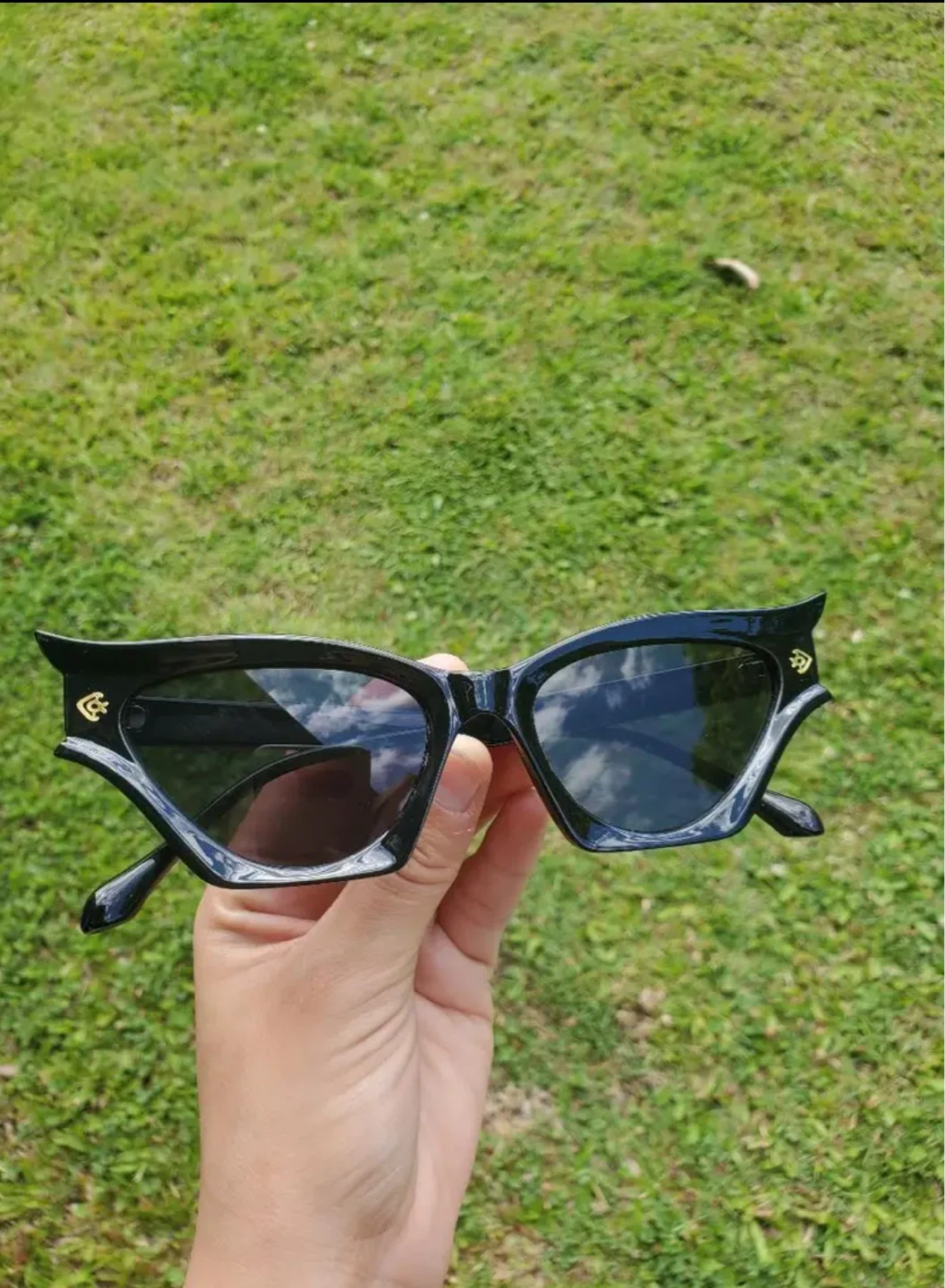 Black Cat-Eye Sunglasses - photo 2
