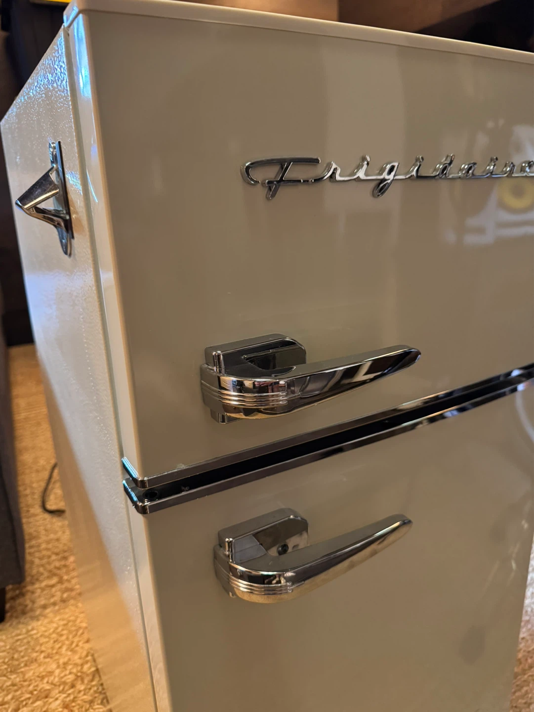 Frigidaire Retro Mini Fridge - photo 4
