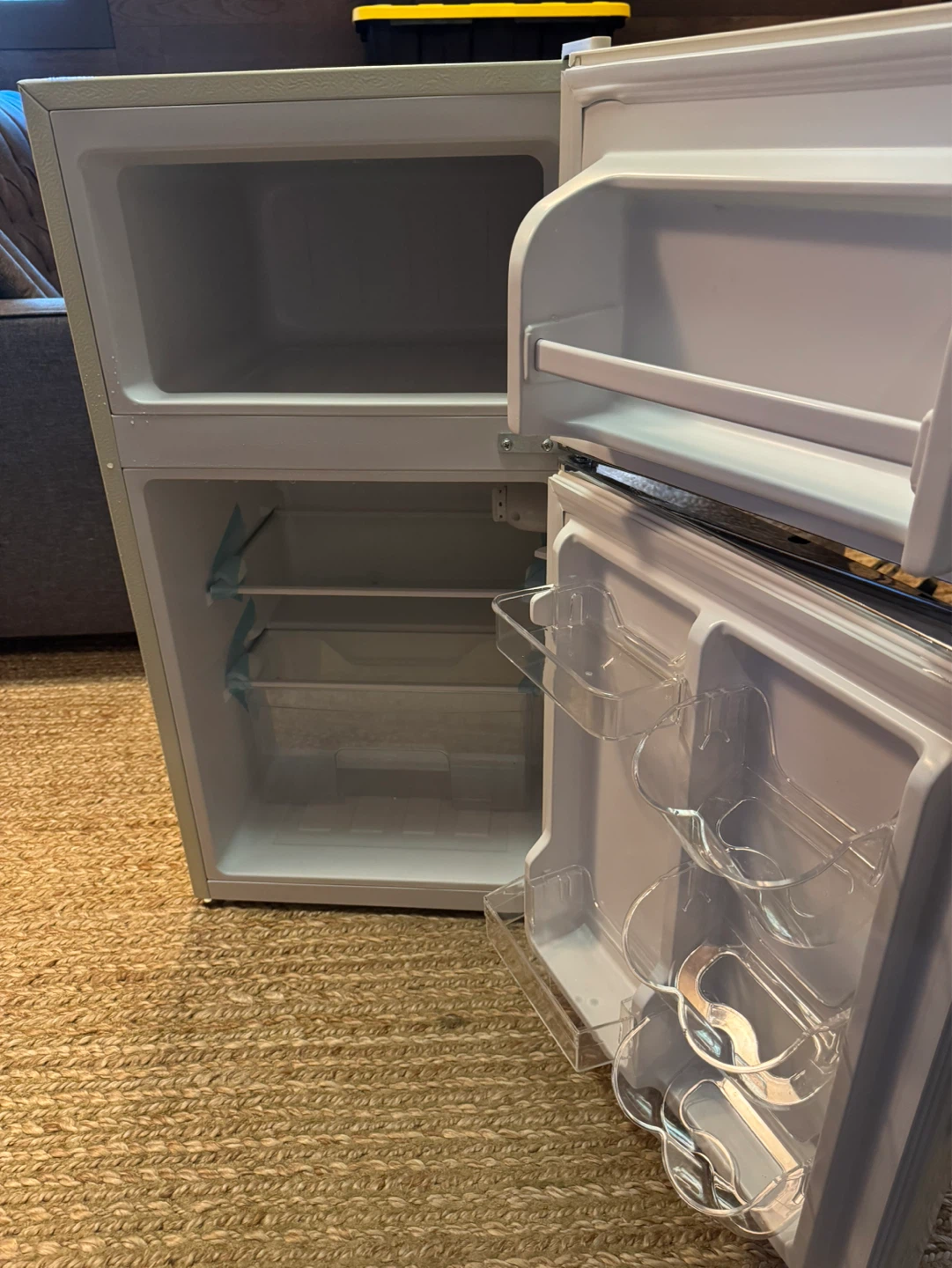 Frigidaire Retro Mini Fridge - photo 3