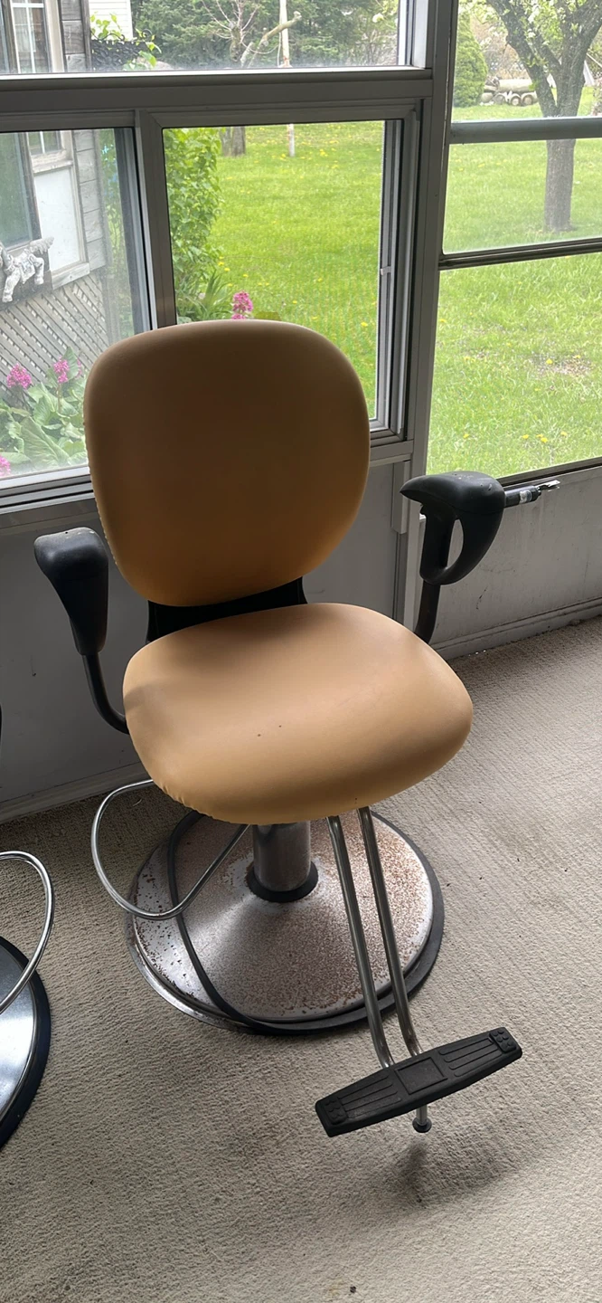 2 Salon Styling Chair