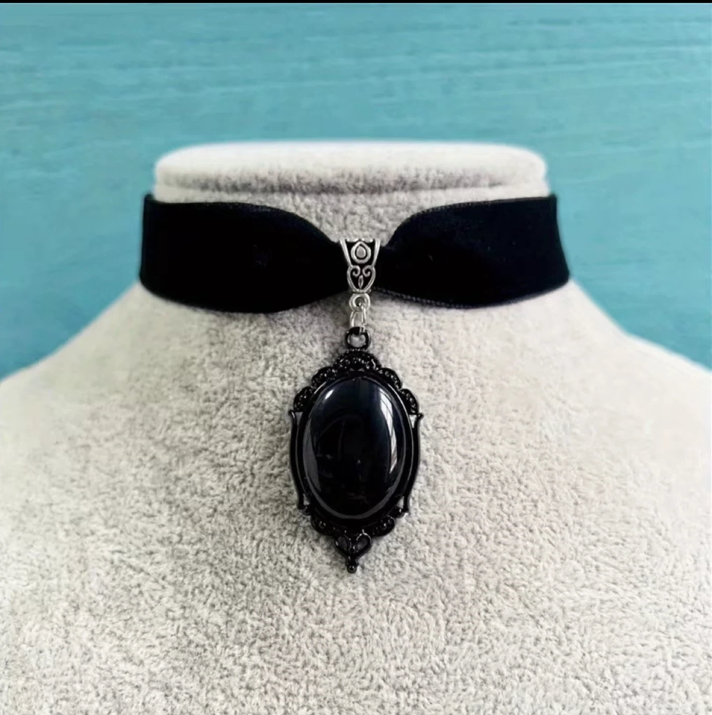 Velvet Choker Necklace with Oval Pendant