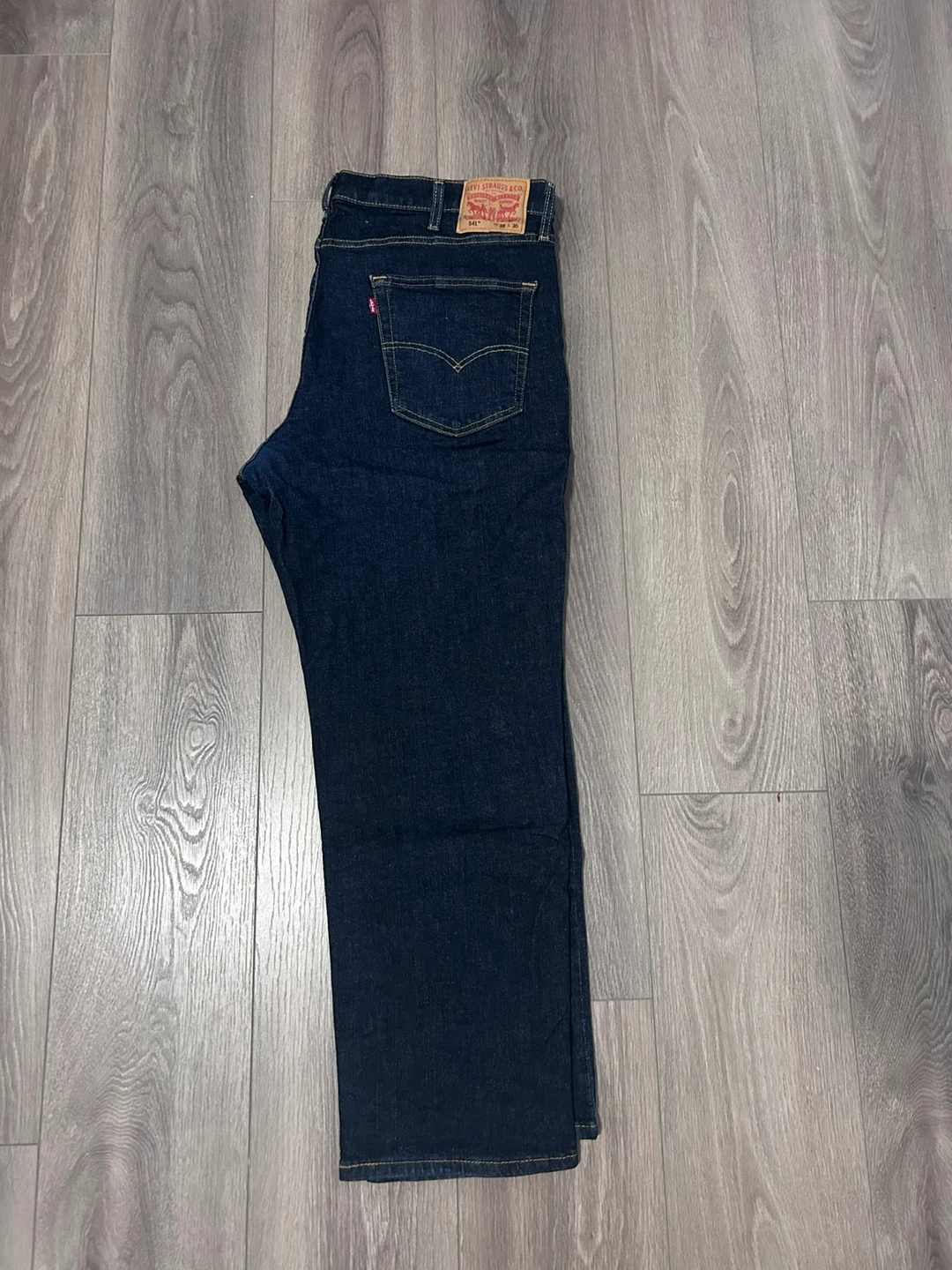 Levi’s 541 jeans 38x30 dark and light wash