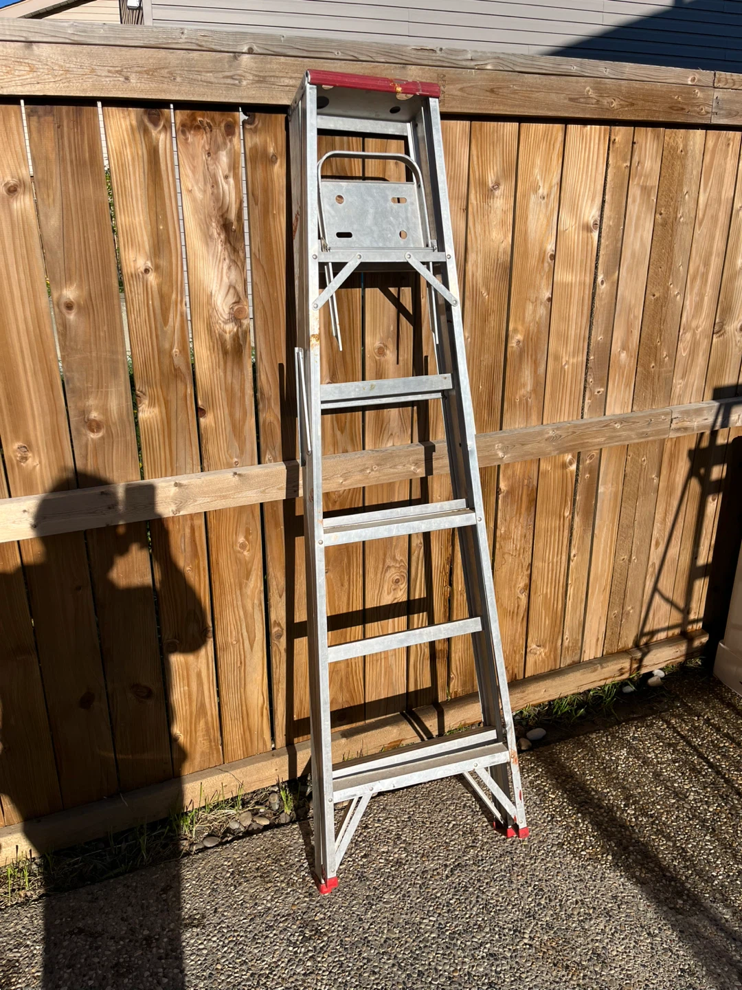 6ft Aluminum Step Ladder With Fold down  Tray