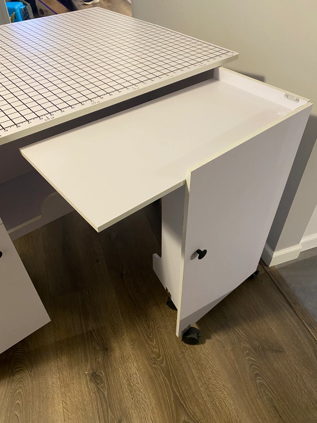 White Crafting Table with Cutting Mat - photo 2