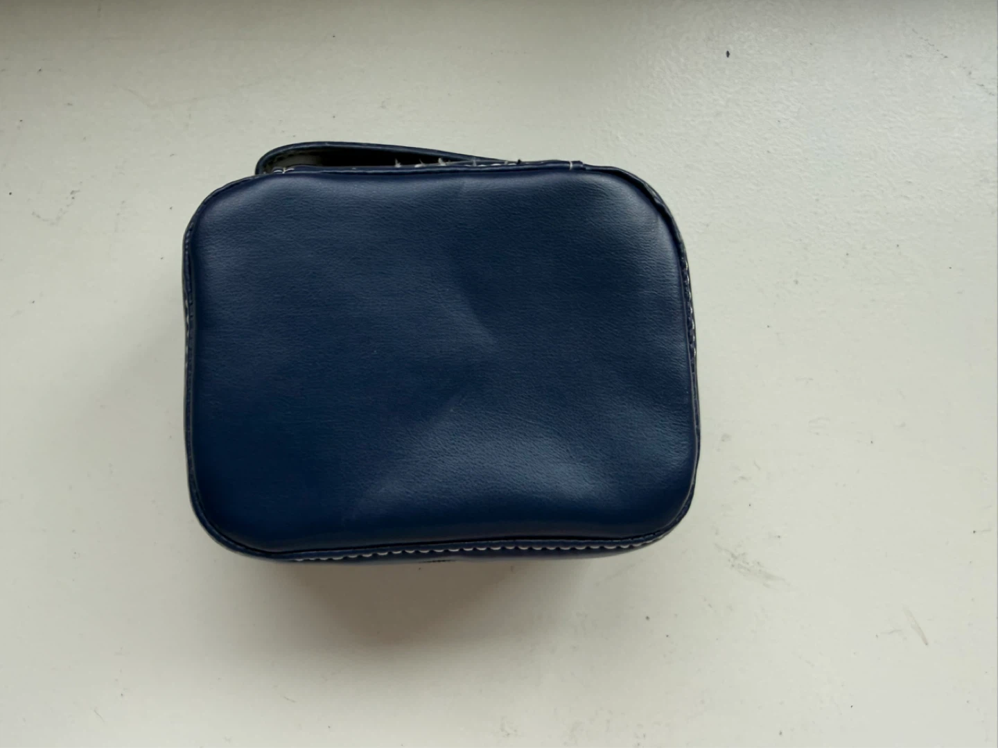 Clé de Peau BEAUTÉ Navy Travel Case
