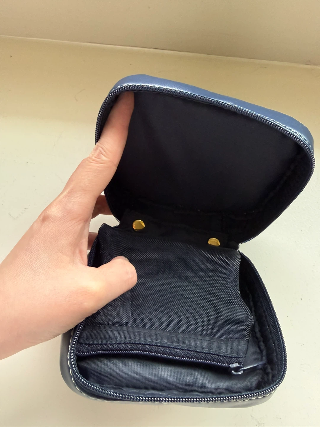 Clé de Peau BEAUTÉ Navy Travel Case - photo 4