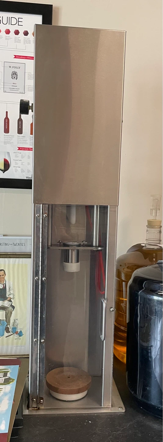 Automatic wine bottle corkers - photo 2