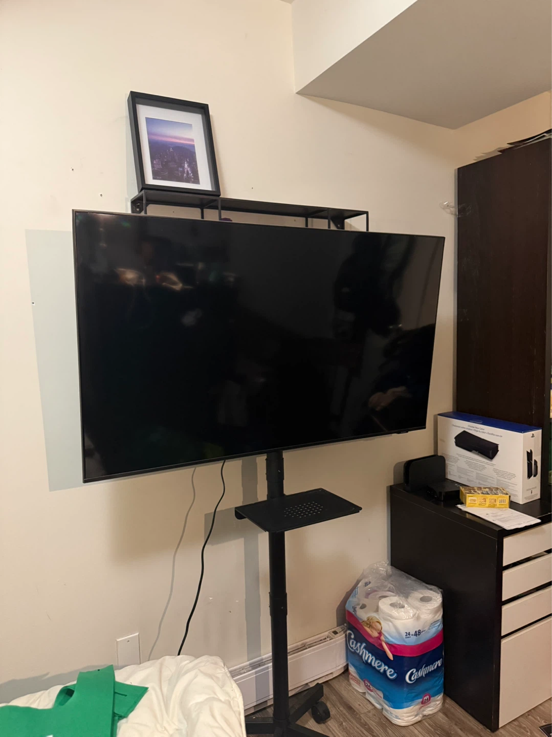 Samsung 50” 2024 4K QLED Smart TV with portable stand - photo 3