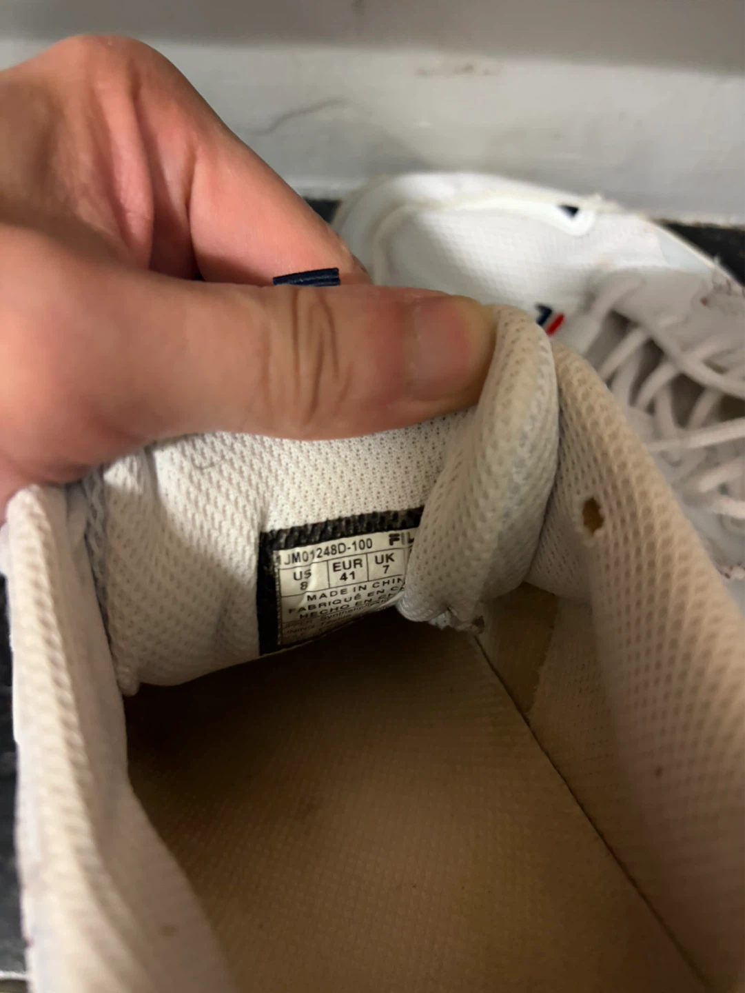 Fila women's White Running Shoes Size 8 - photo 2