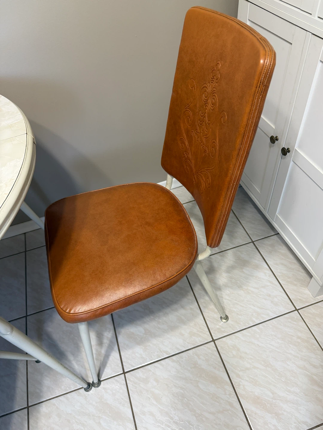 Retro Round Kitchen Table with 4 Chairs - photo 3