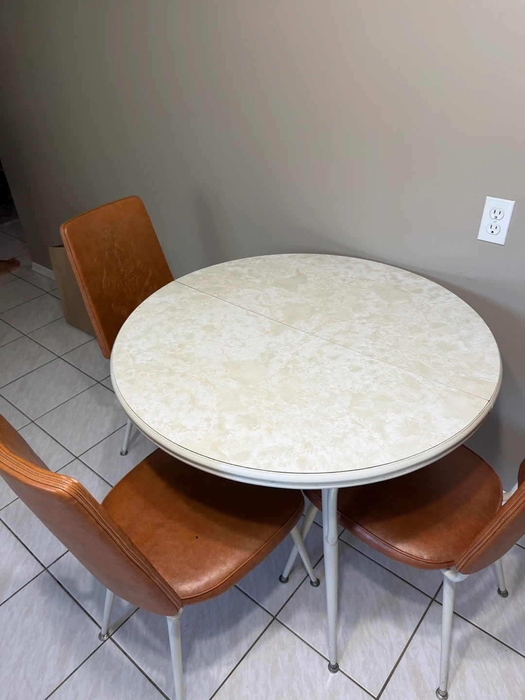 Retro Round Kitchen Table with 4 Chairs - photo 4