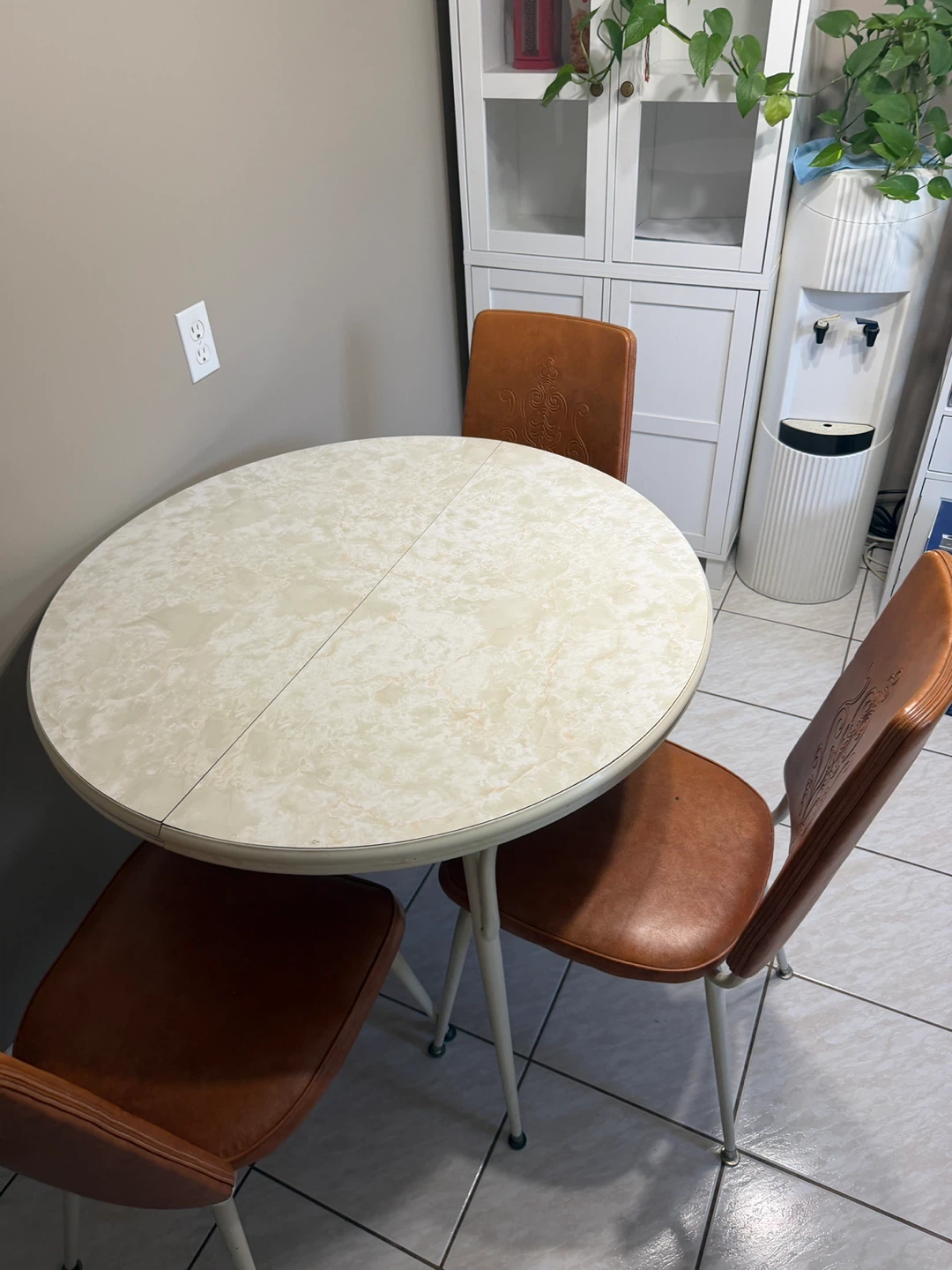 Retro Round Kitchen Table with 4 Chairs - photo 5