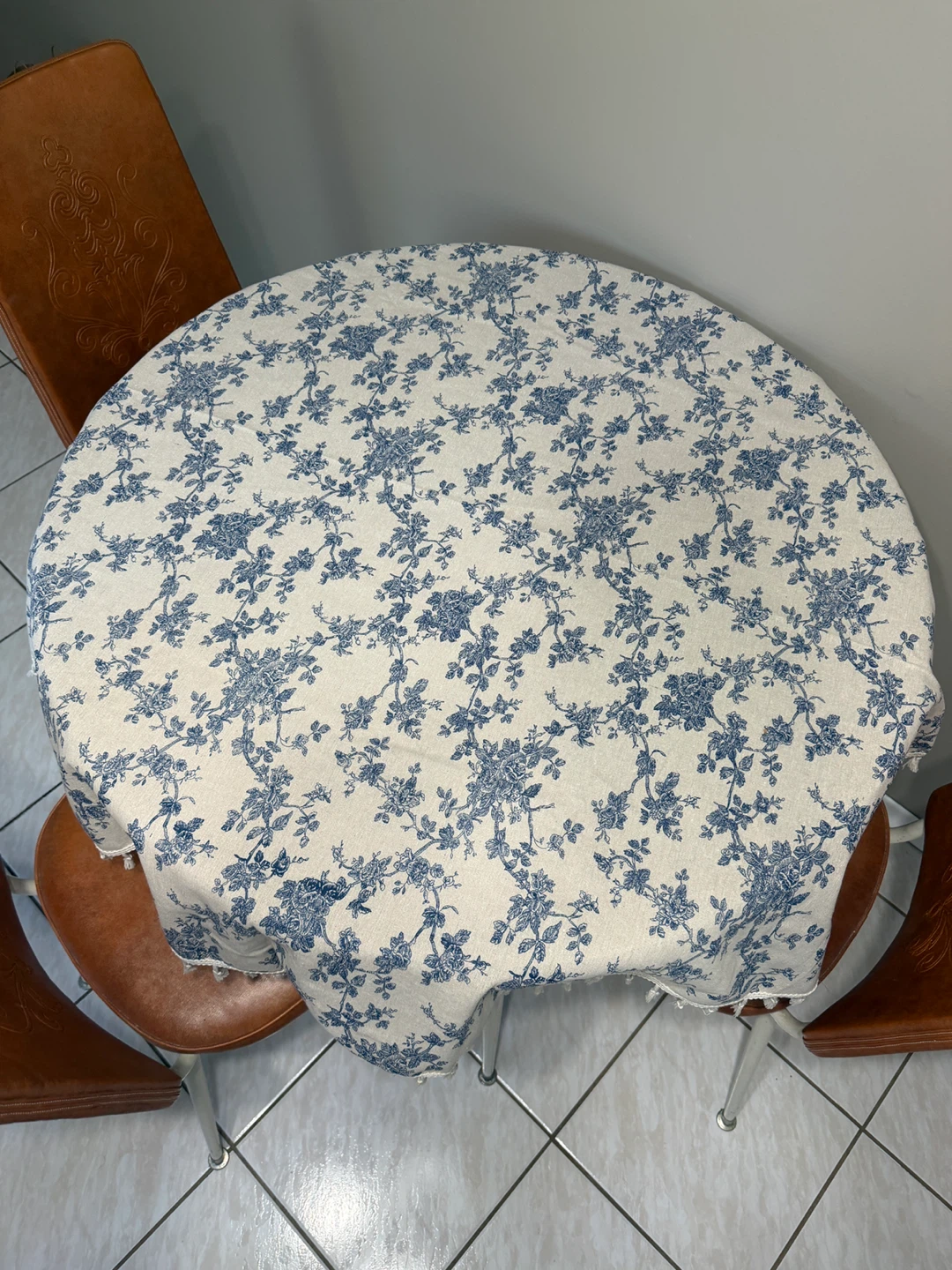 Retro Round Kitchen Table with 4 Chairs - photo 2