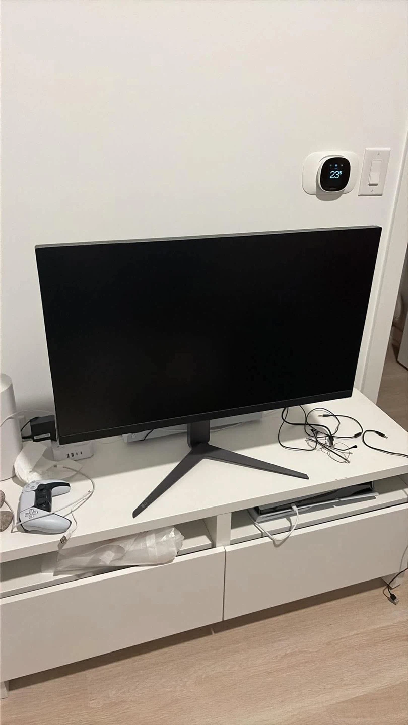 32" LG UltraGear QHD Gaming Monitor (180Hz, 1ms, )