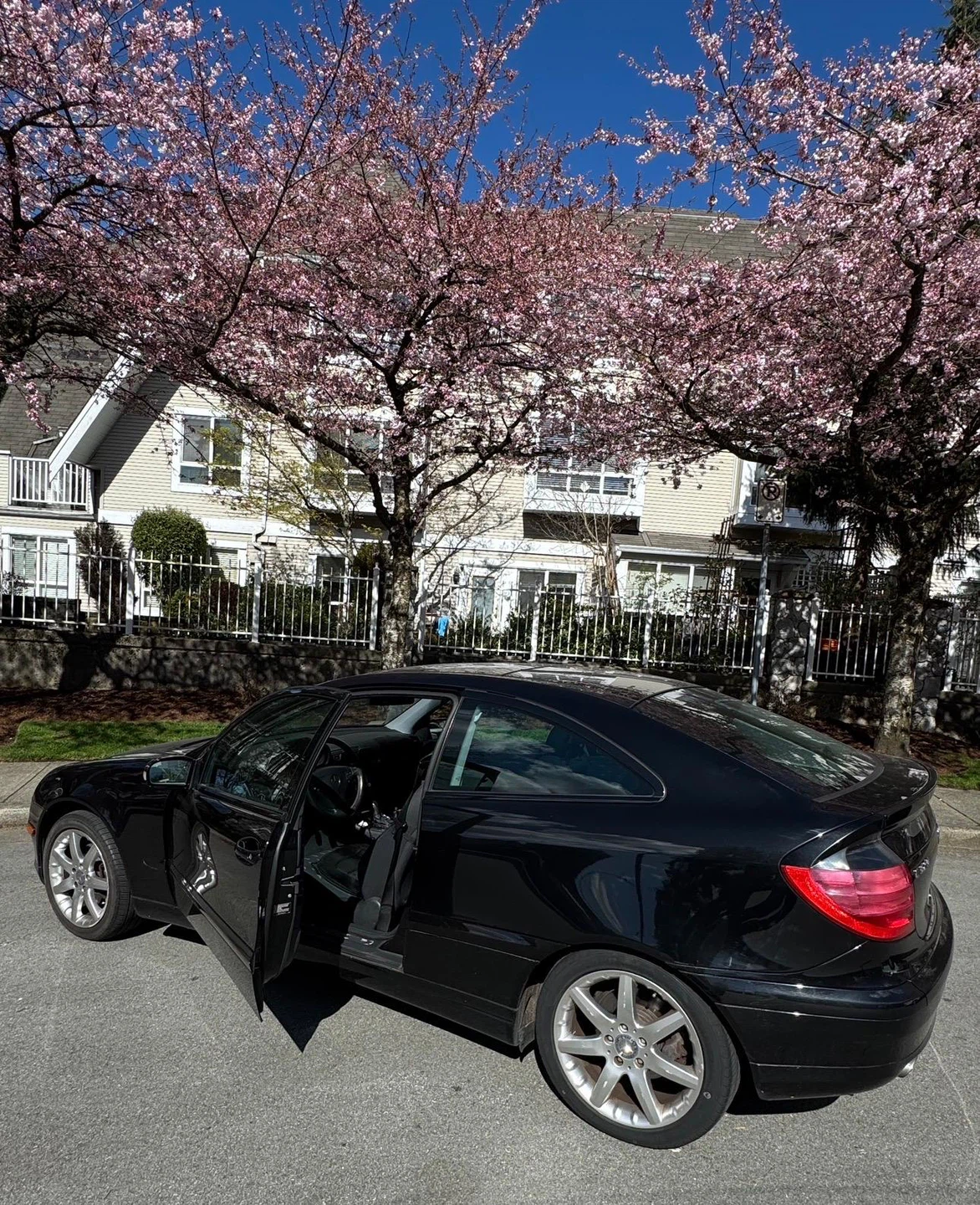 Black Mercedes-Benz C320 Coupe - photo 4