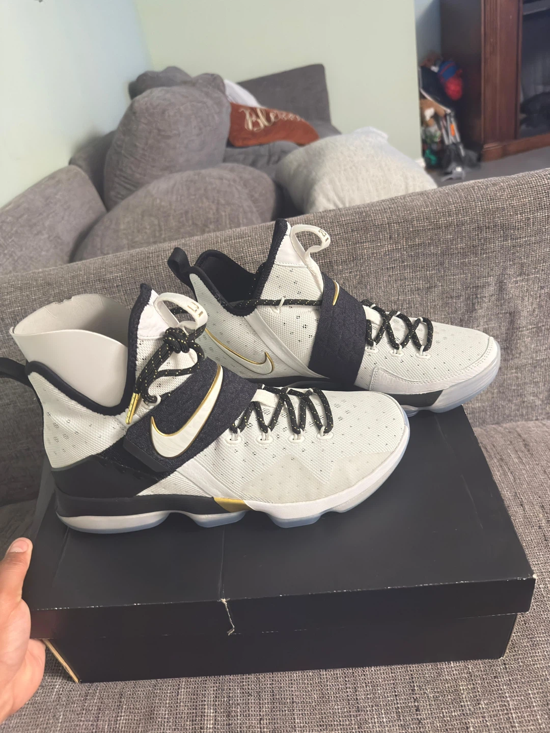 Nike LeBron Witness 4 Men's Basketball Shoes