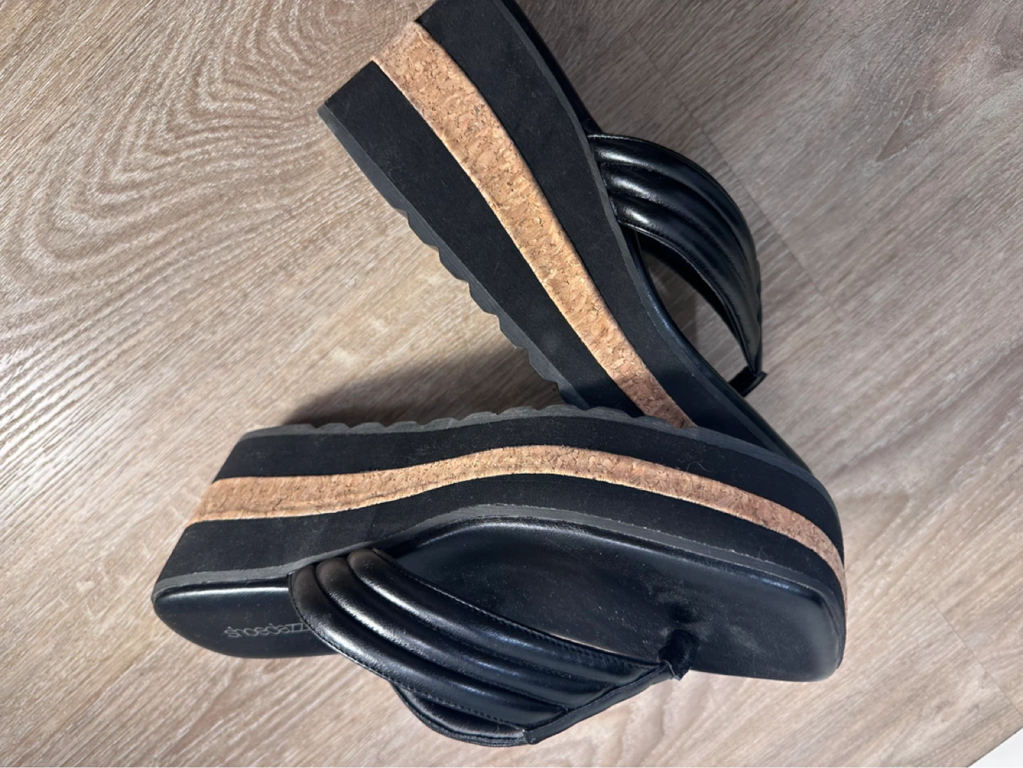 ShOEDAZZLE Black Platform Thong Sandals - photo 4
