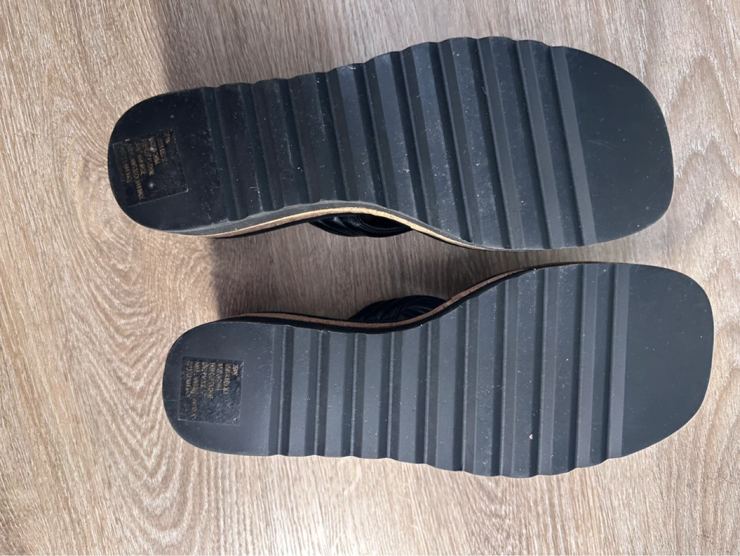 ShOEDAZZLE Black Platform Thong Sandals - photo 5