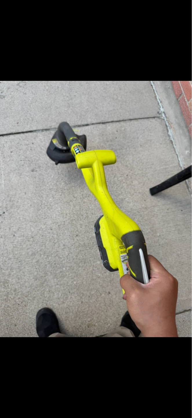 Battery-Powered Grass Trimmer/Weed Wacker and Leaf Blower - photo 3