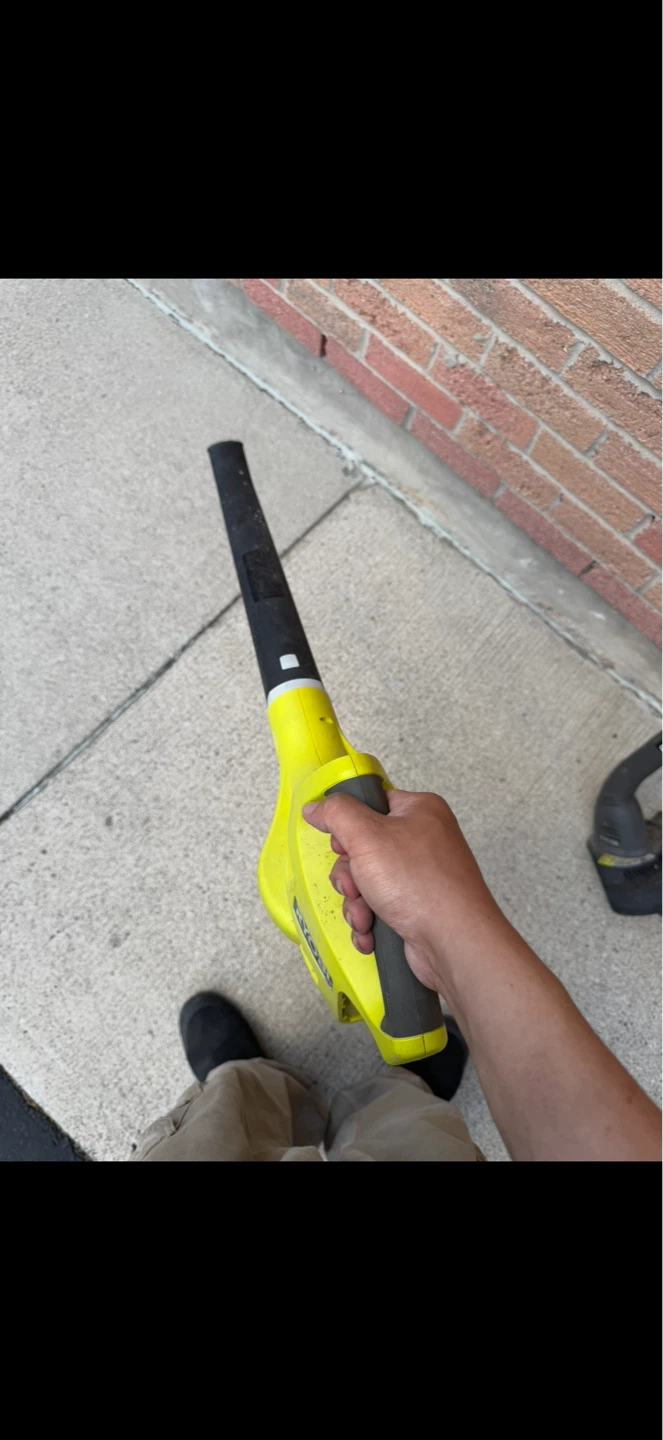 Battery-Powered Grass Trimmer/Weed Wacker and Leaf Blower - photo 4