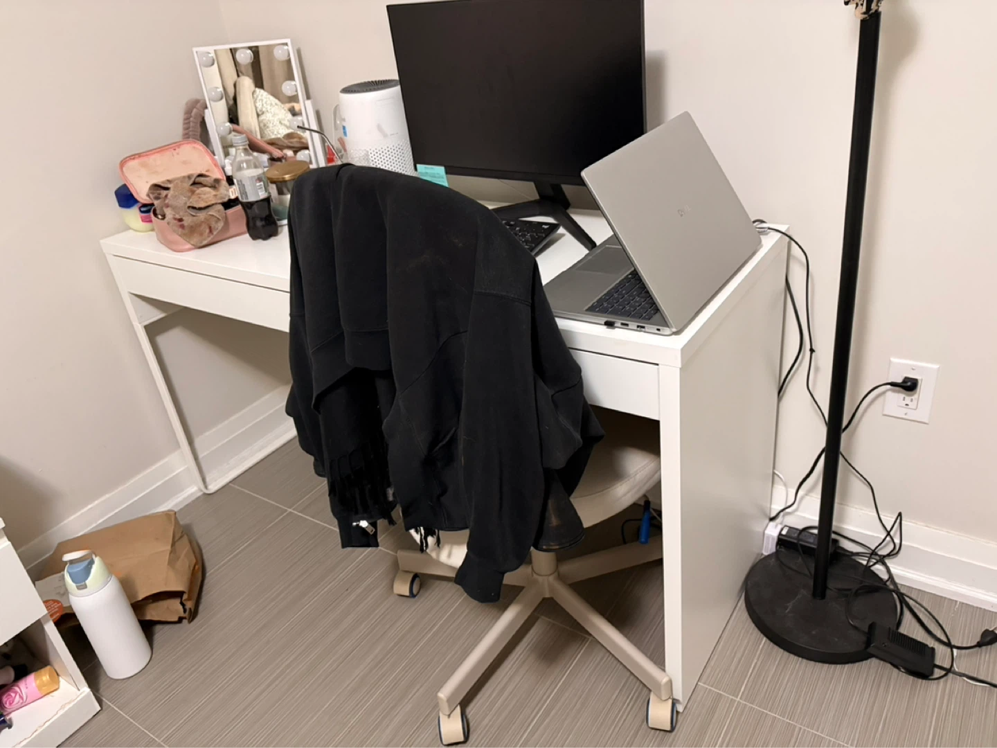 MOVE OUT SALE - IKEA MICKE Desk - White - photo 2