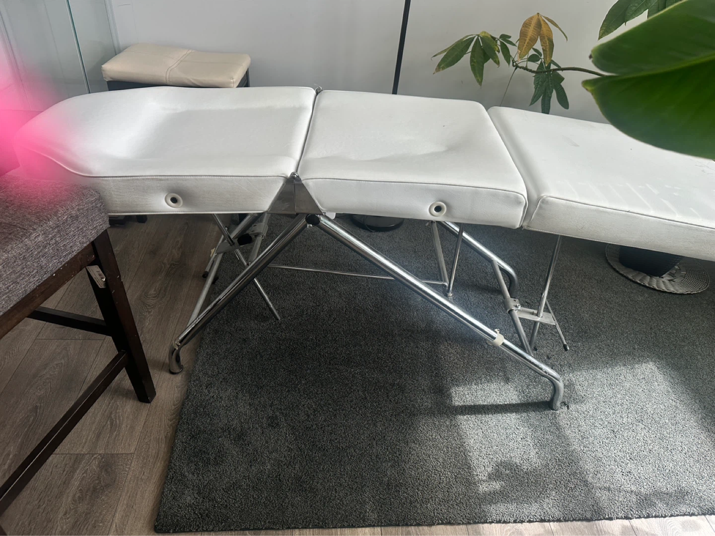 Selling my eyelash table!!!! - photo 2