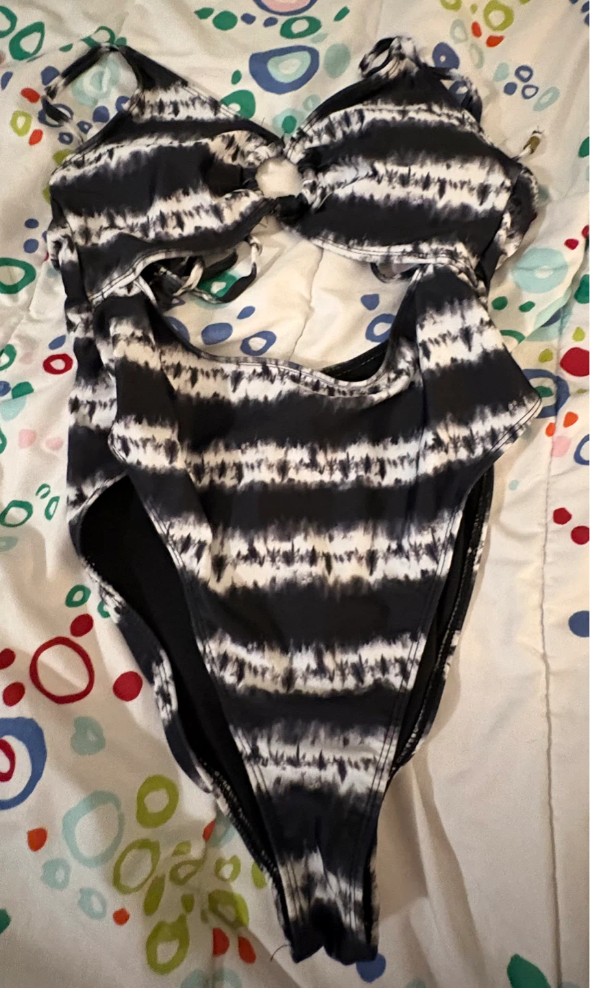 Swimwear Bundle - photo 4