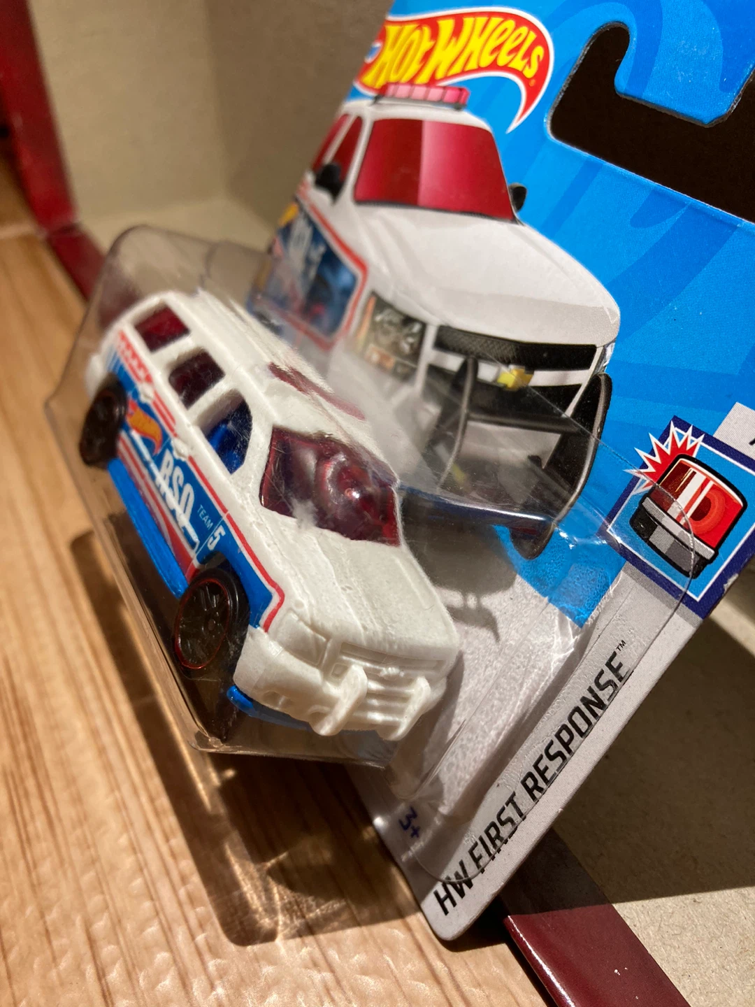 Hot Wheels / 07 Chevy Tahoe RSQ / White - photo 2