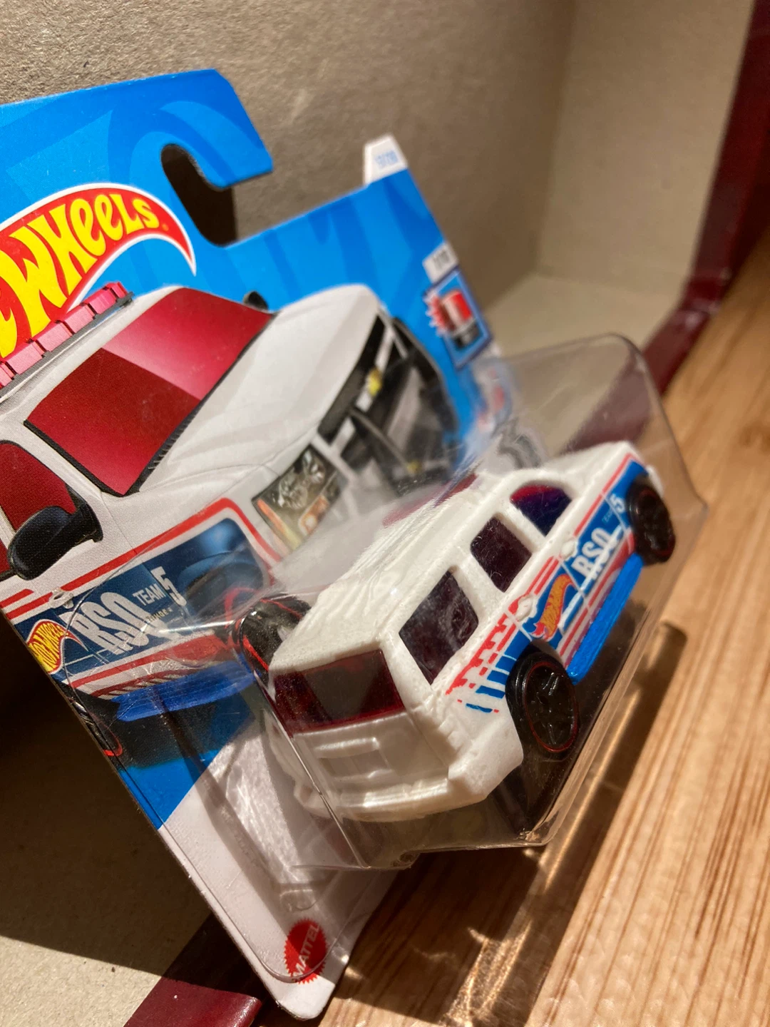 Hot Wheels / 07 Chevy Tahoe RSQ / White - photo 3