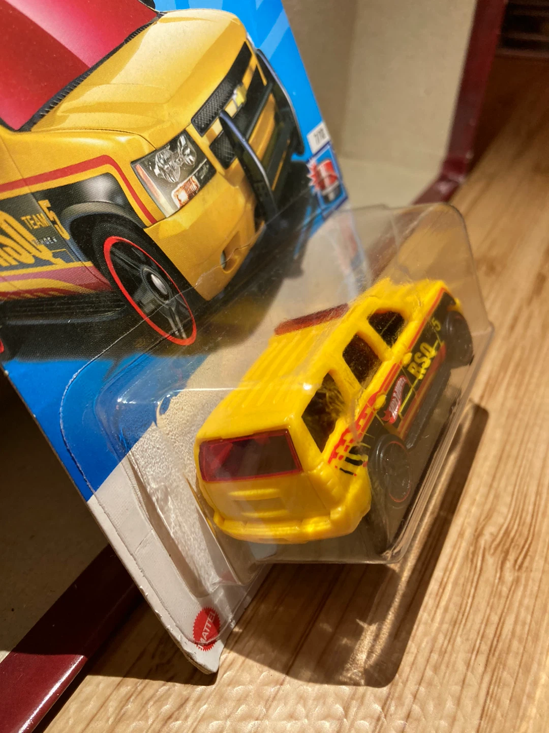 Hot Wheels / 07 Chevy Tahoe RSQ / Yellow - photo 3