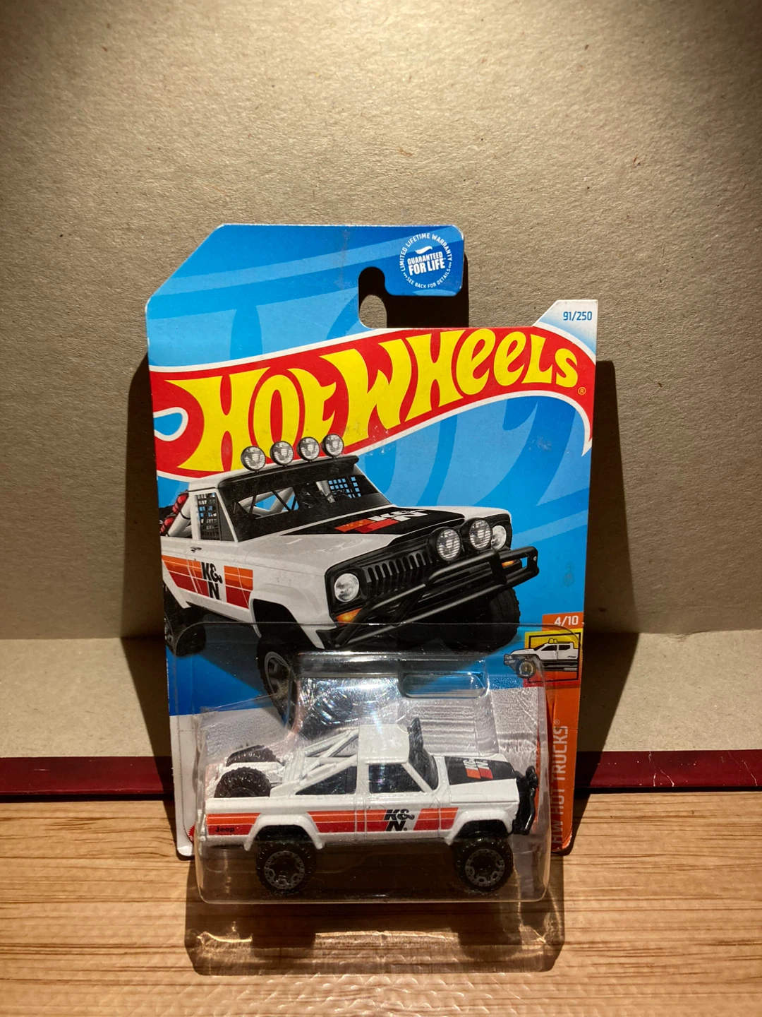 Hot Wheels / 73 Jeep J10 / White