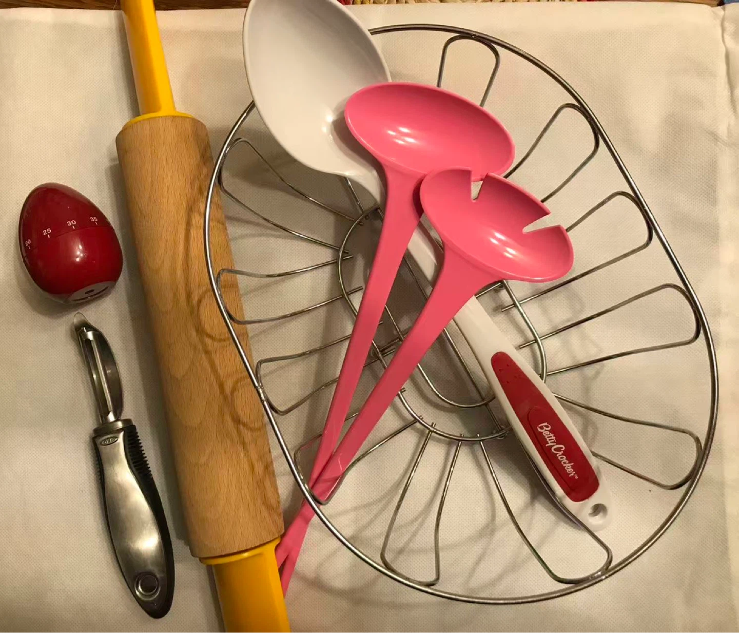 Kitchen Utensil Set - Rolling Pin, Peeler, Timer, Server Set