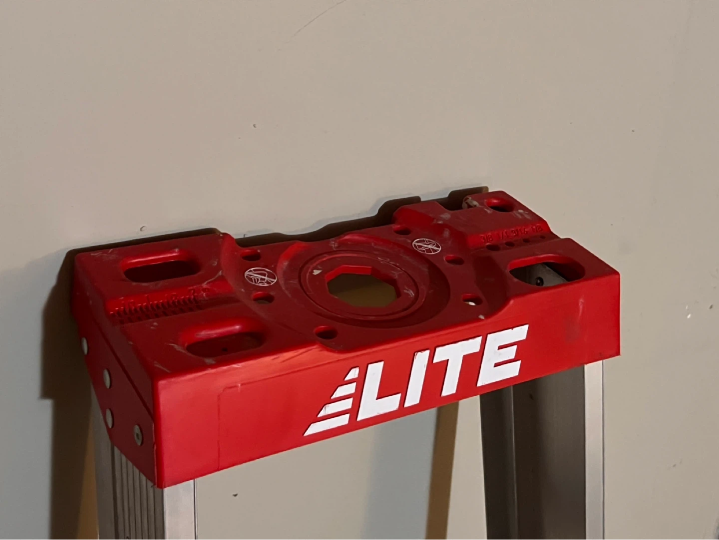LITE 6' Aluminum Step Ladder LP-50697 - photo 3