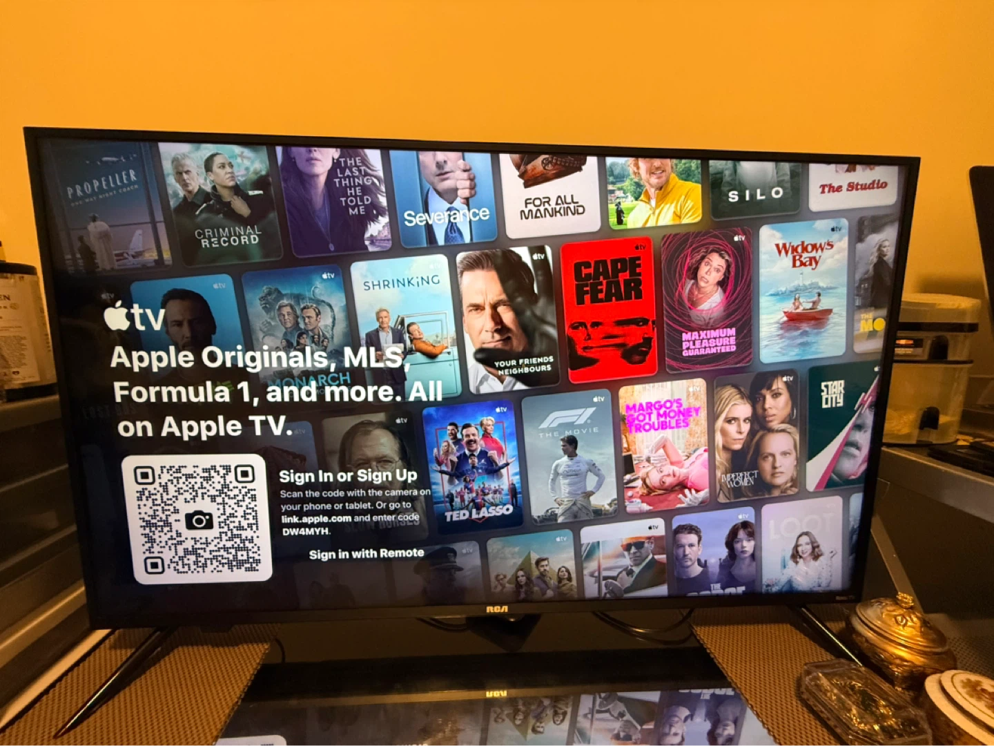 50” RCA Roku Smart TV 4K Ultra HD HDR - photo 3