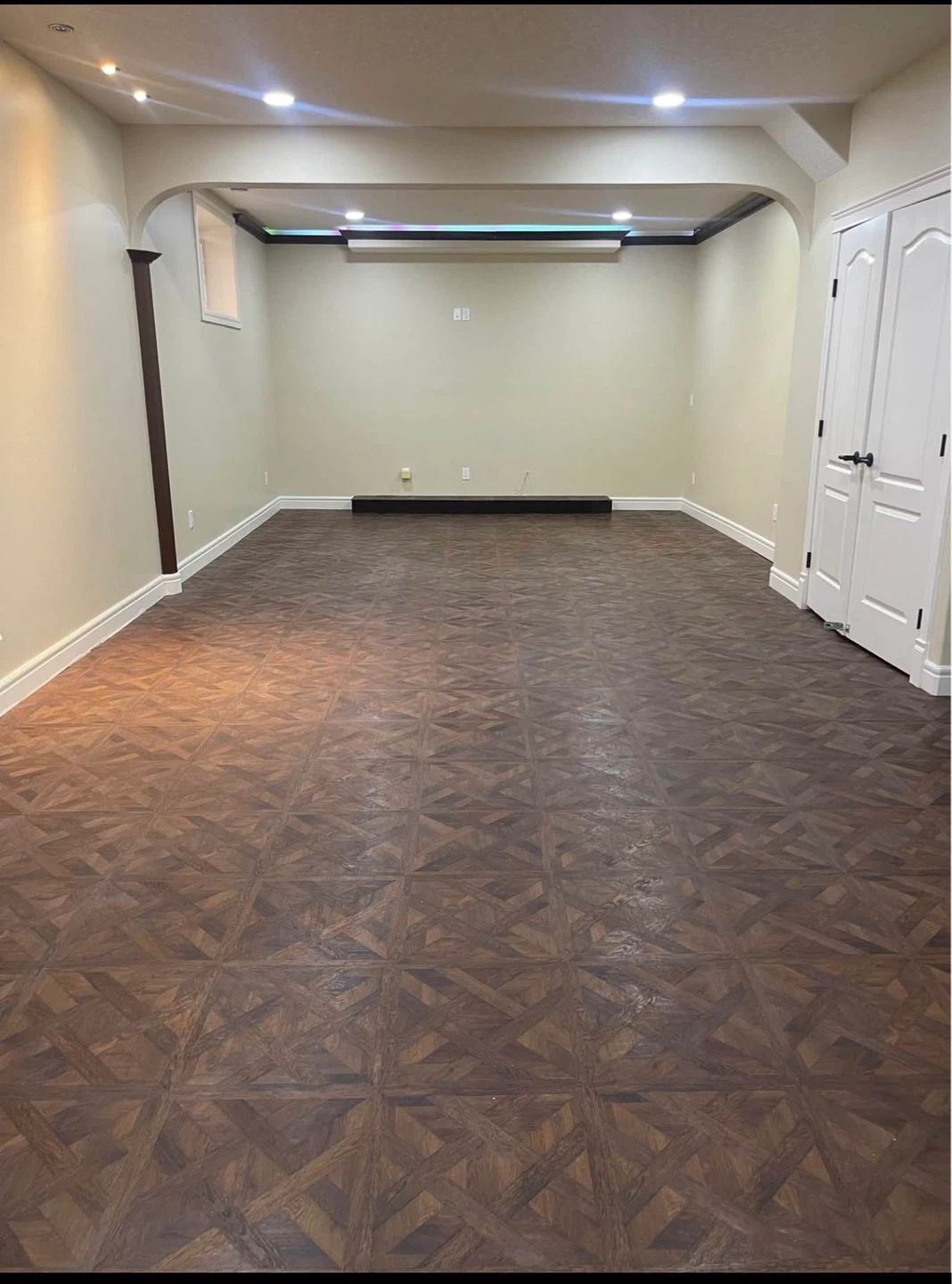 Legal Basement suite - photo 2