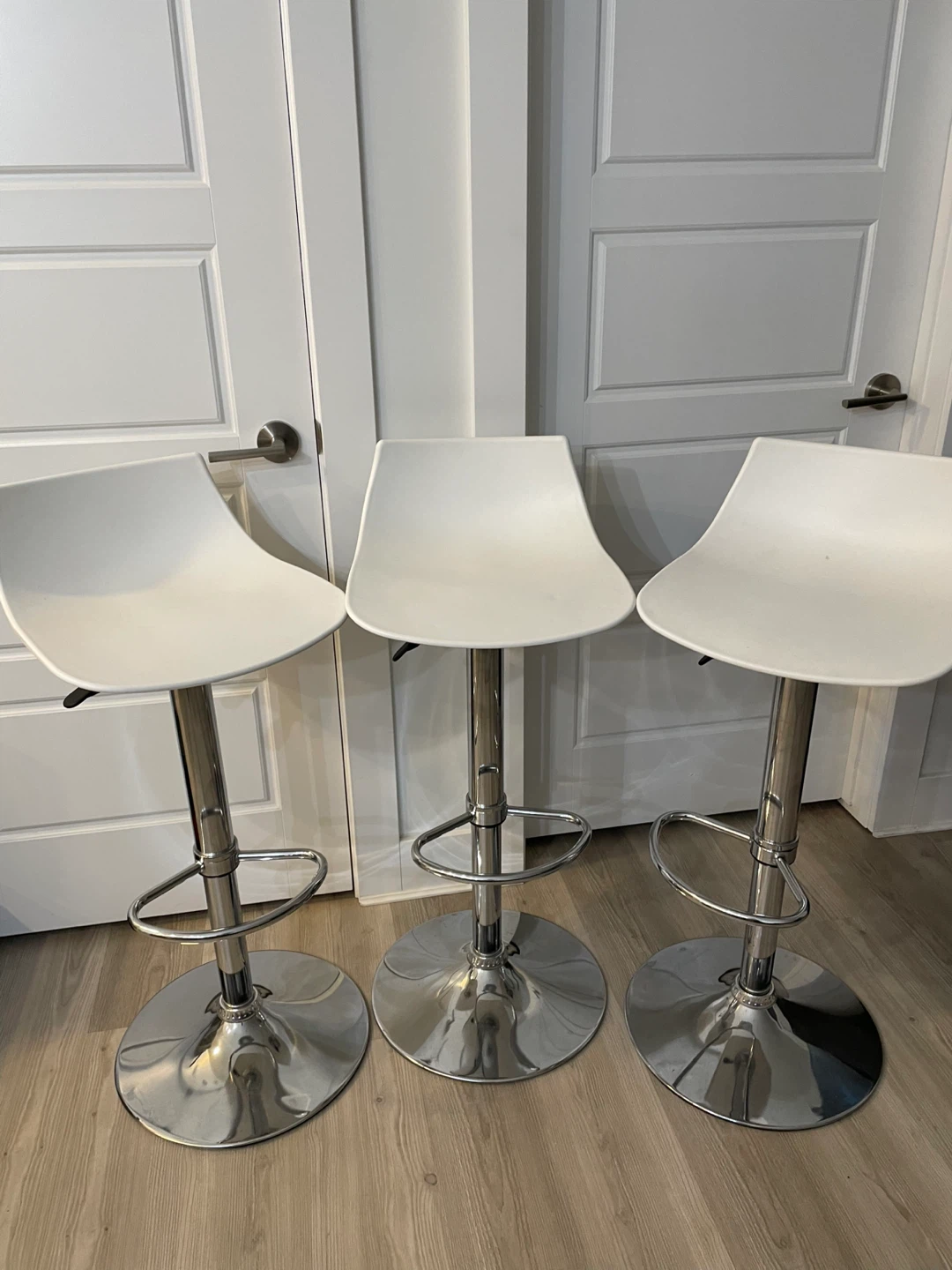 Set of 3 White Adjustable Bar Stools