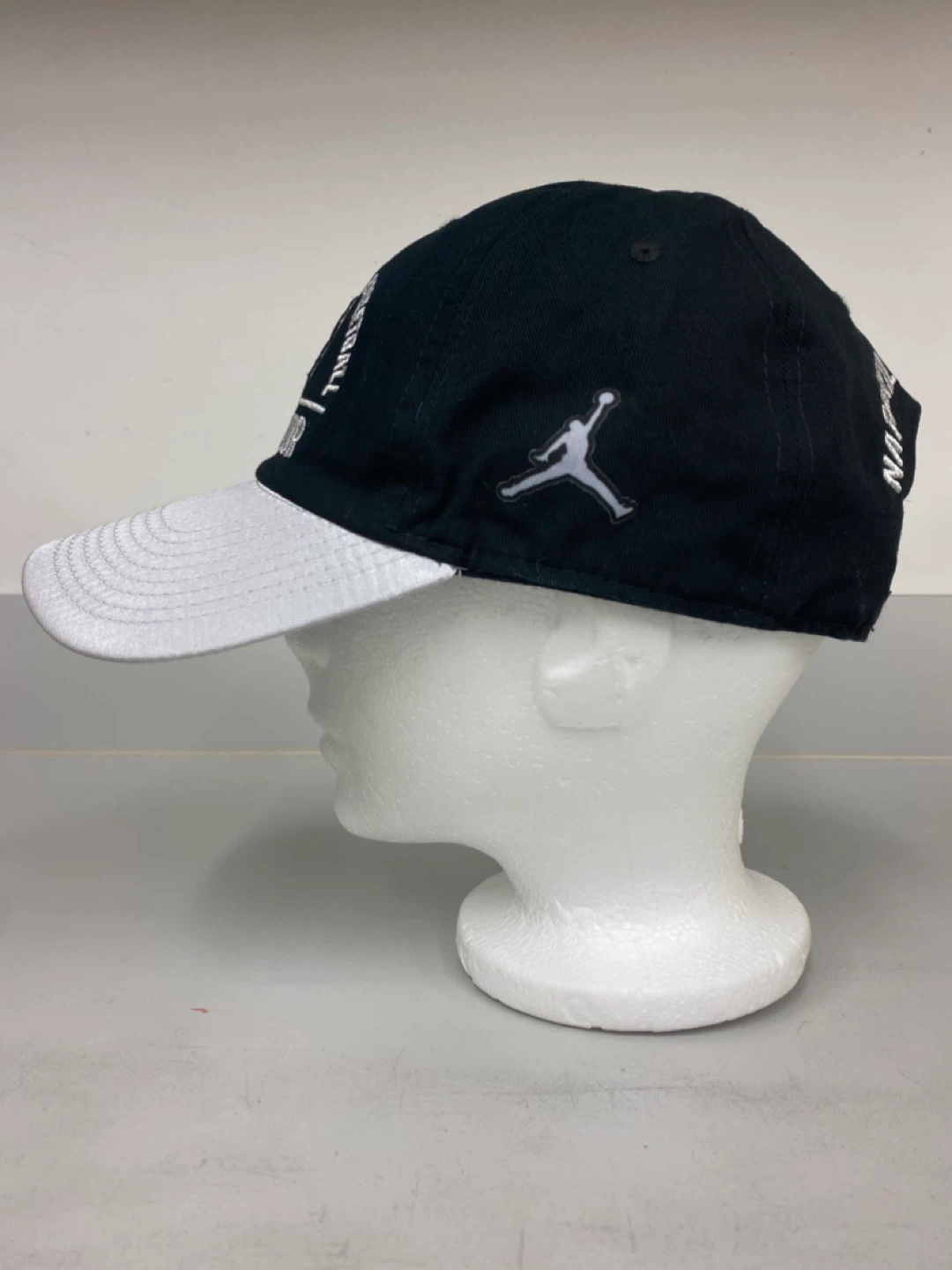 2017 NCAA Men's Basketball Final Four National Champions Hat - photo 4