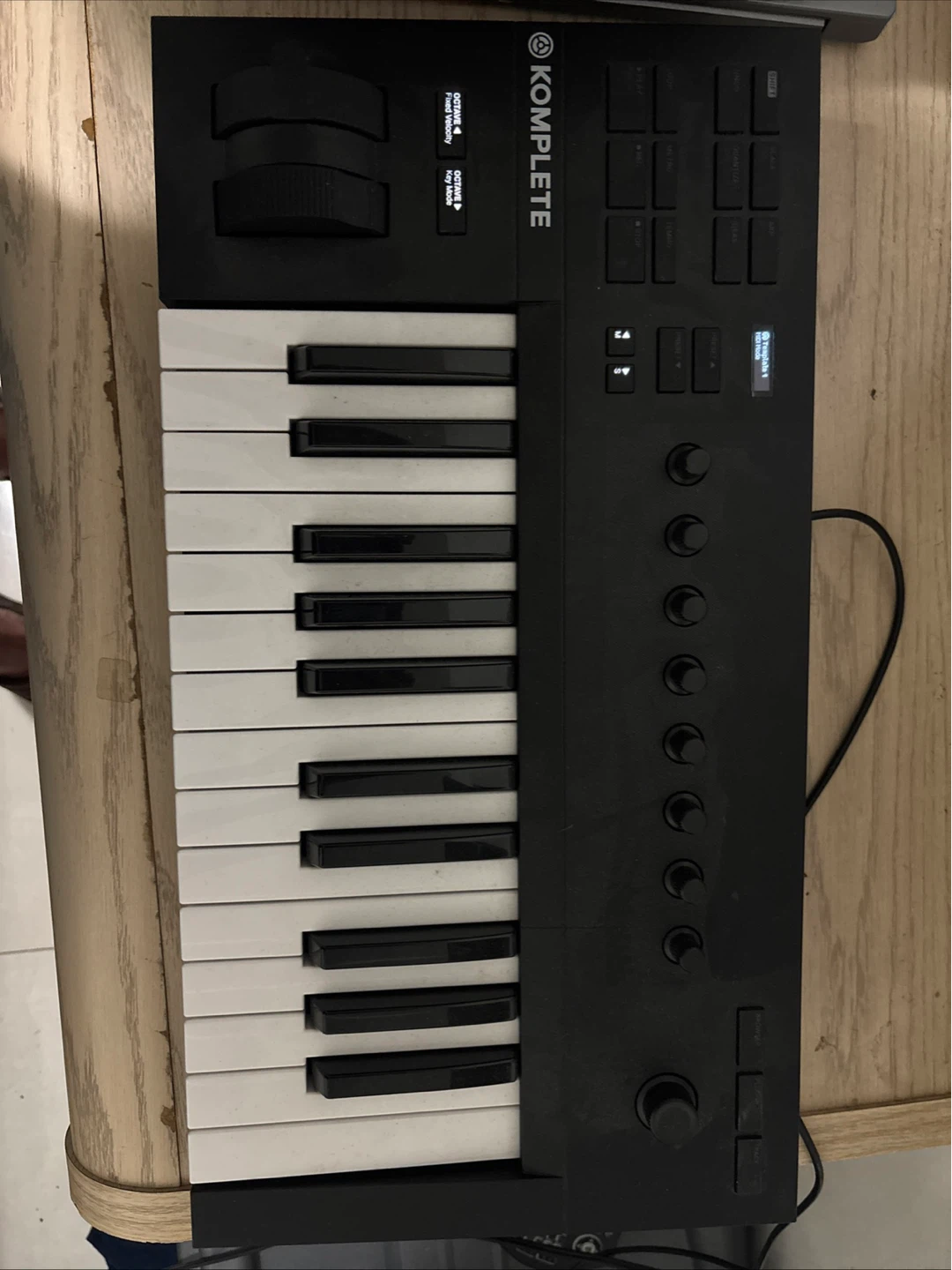 Native Instruments Komplete komtrol  a25