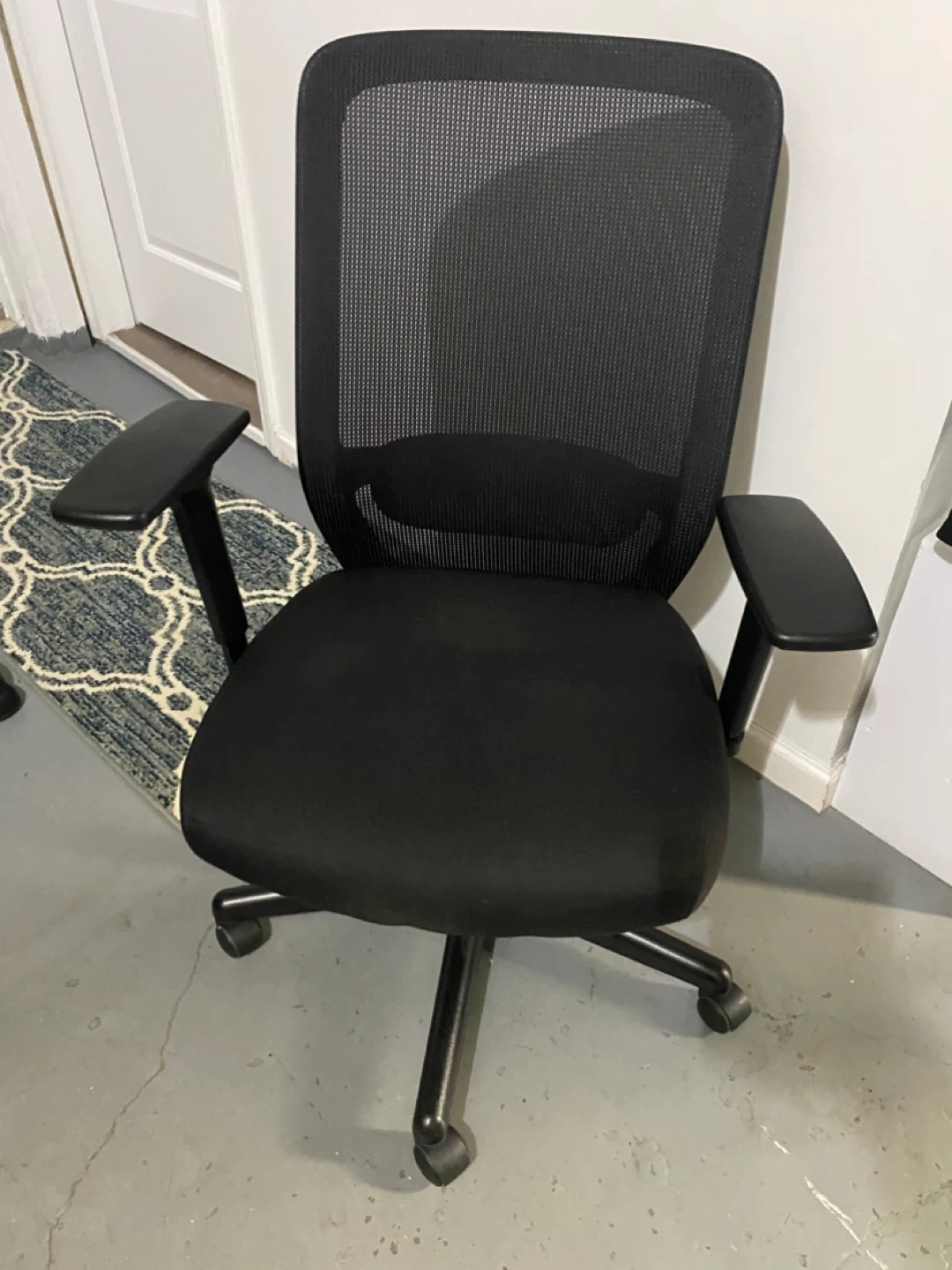 Black Mesh Office Chair - photo 2