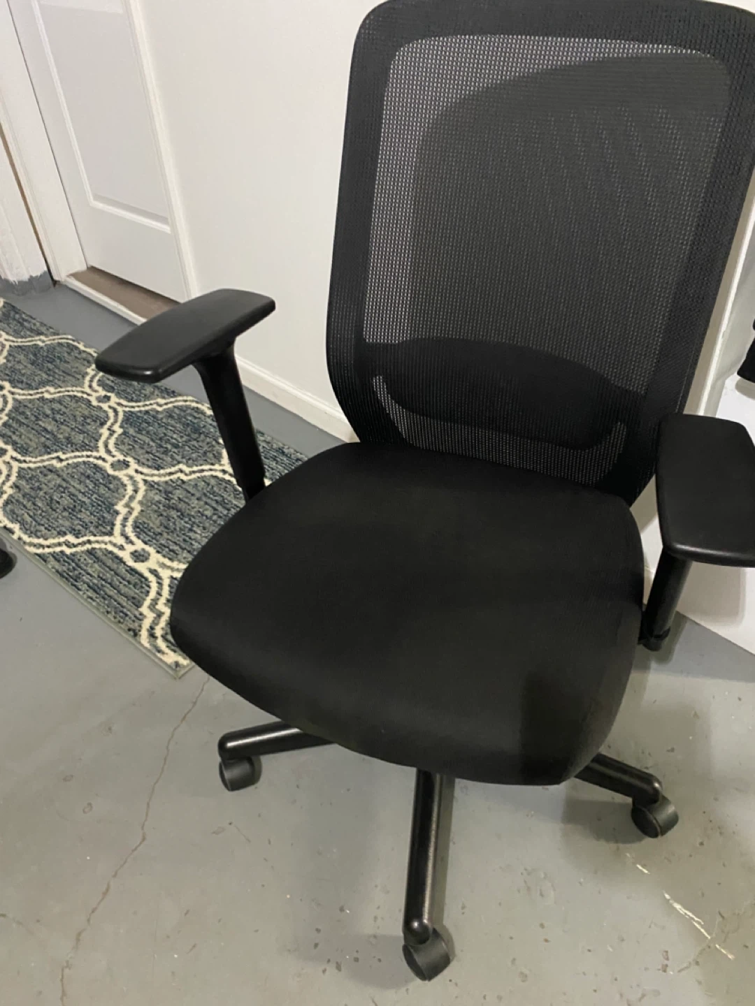 Black Mesh Office Chair - photo 4