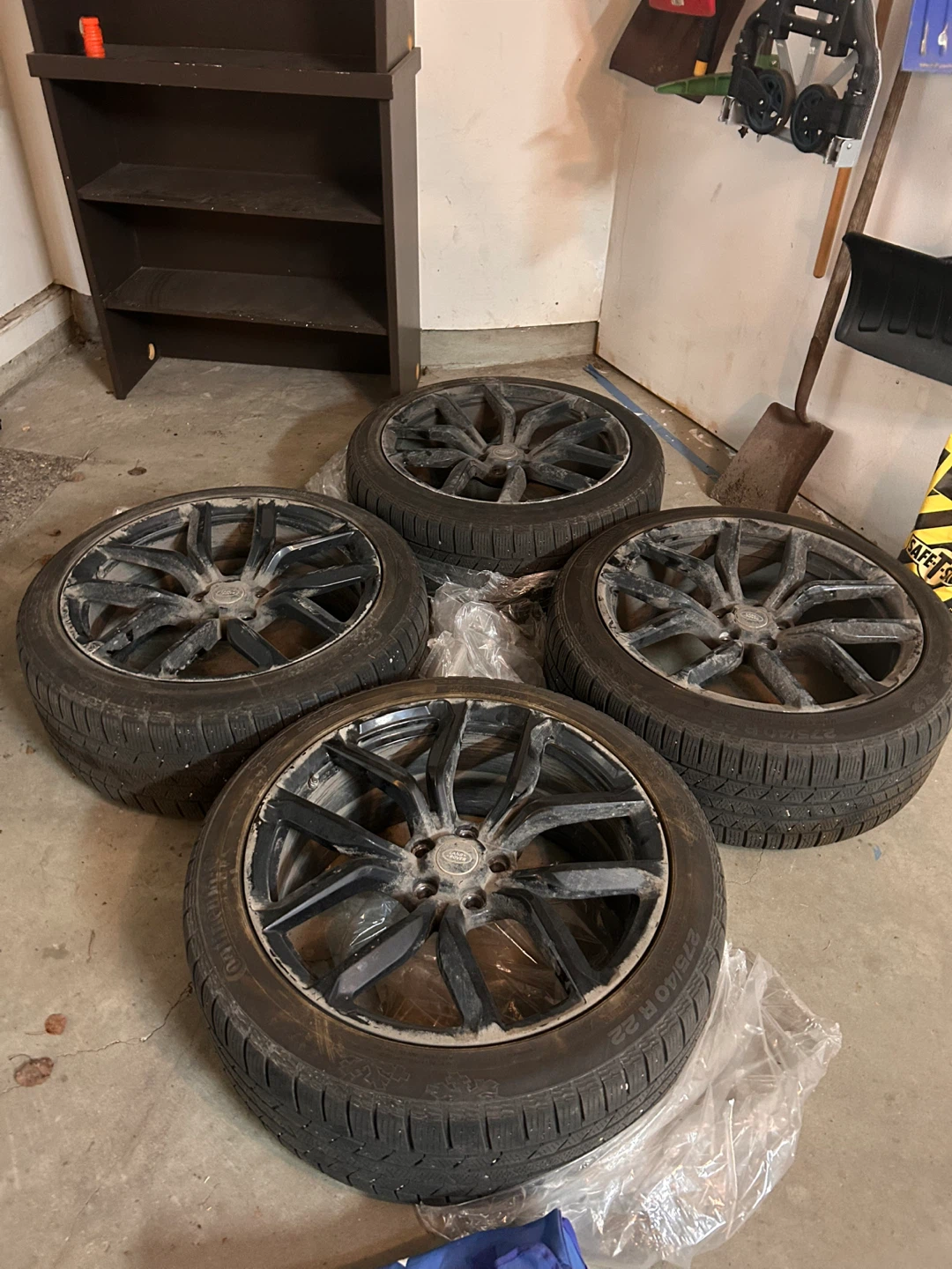 Land Rover R22 Wheels and Tires (Set of 4)