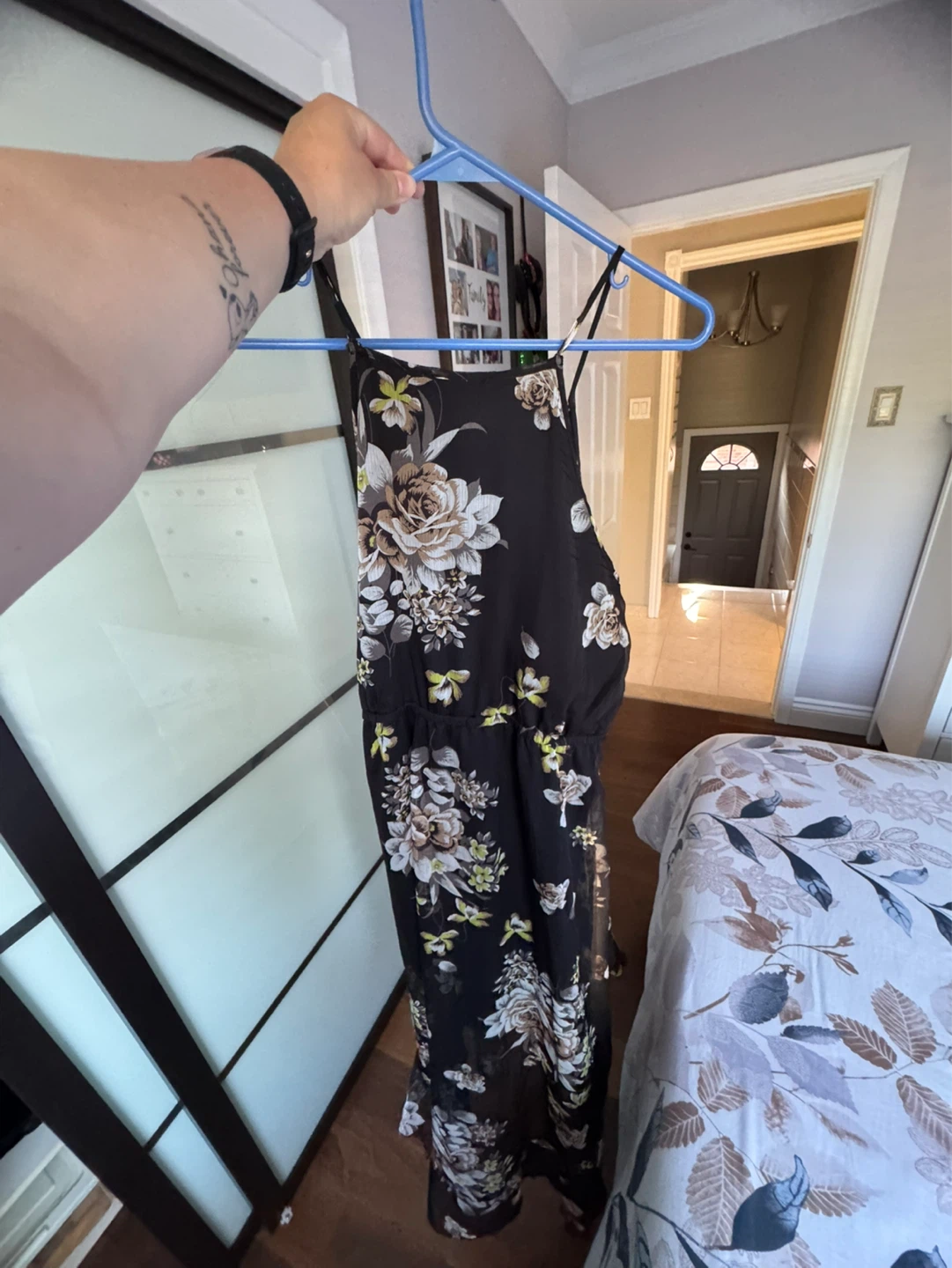 LE CHÂTEAU Black Floral Maxi Dress - photo 3