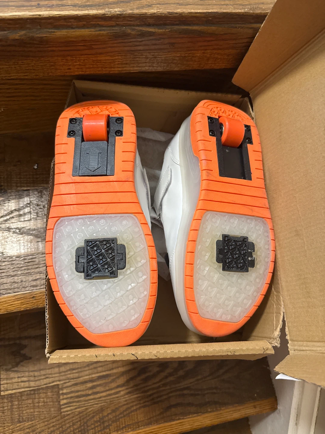 BNIB White & Orange Roller Shoes size 6 - photo 2