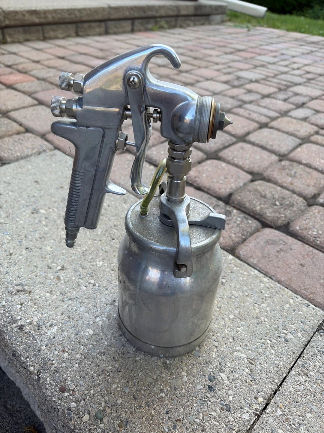 Gravity Feed Spray Gun with Cup