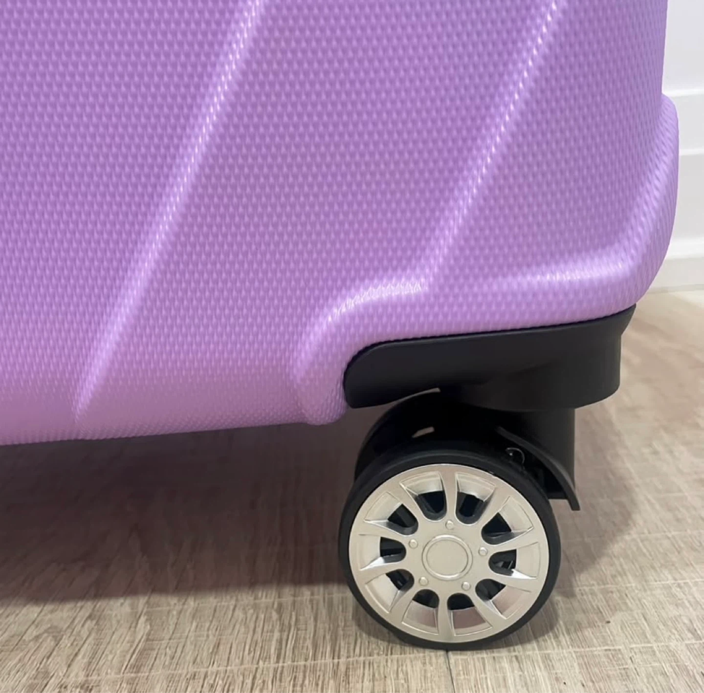 Brand new 3 in 1 Violet Luggage Set (20”/24”/28”) - photo 2