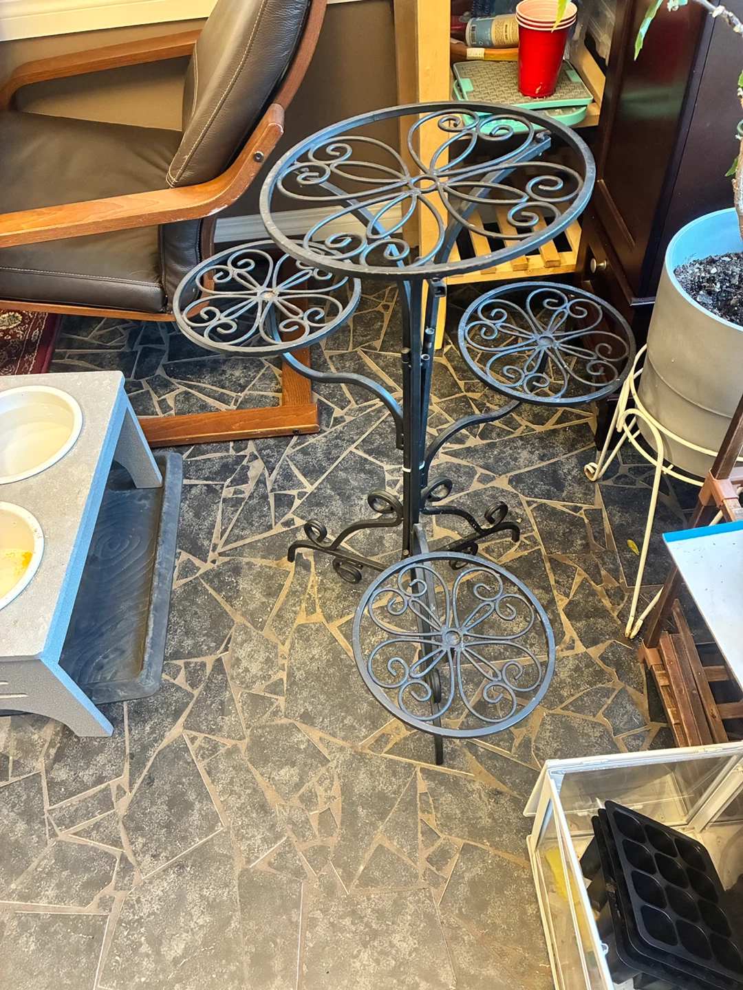 Metal plant stand