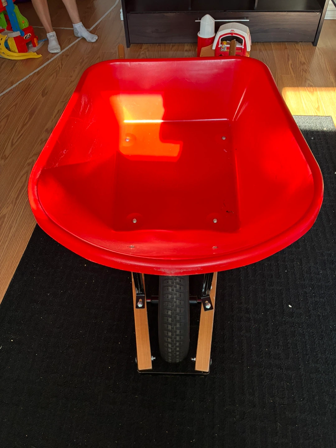 Red Wheelbarrow
