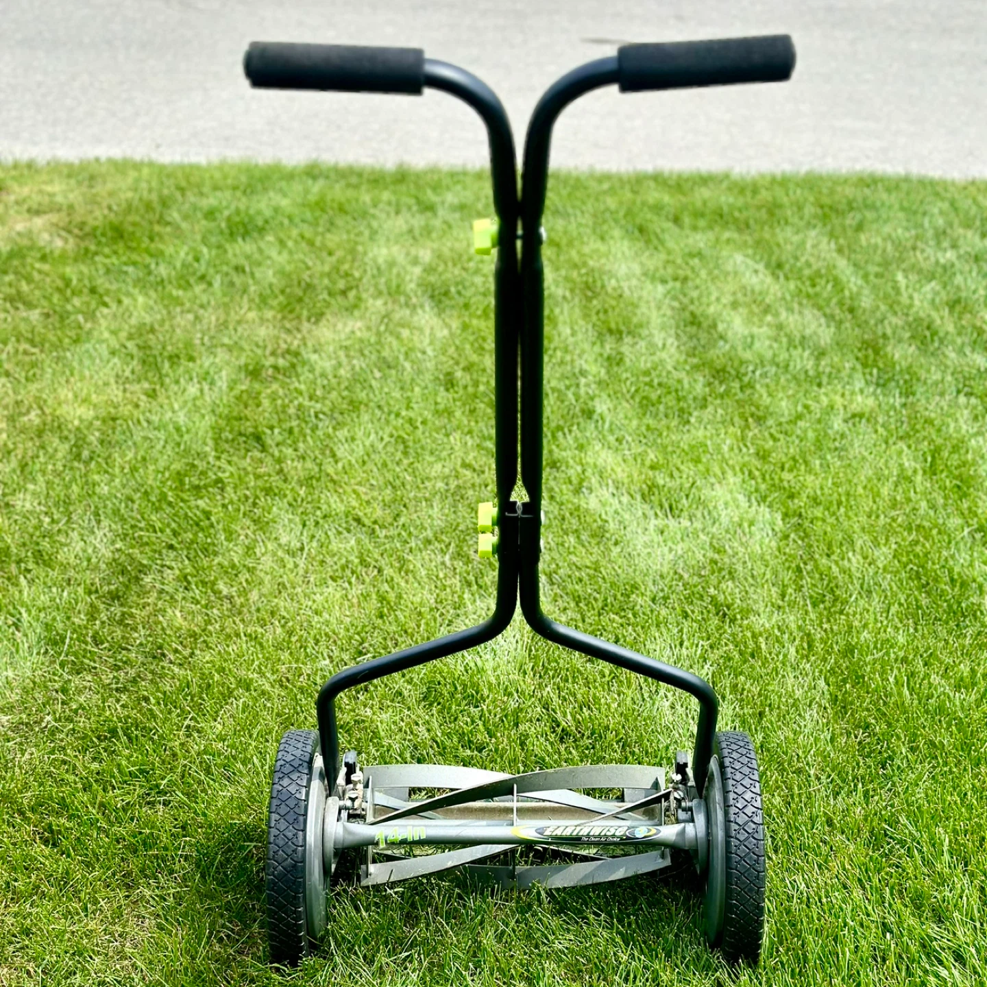 Earthwise Reel Mower – Excellent Condition - photo 2